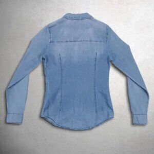 Chambray Button Up Shirt Womens XS Blue Medium Wash Pearl Snaps Fitted Western